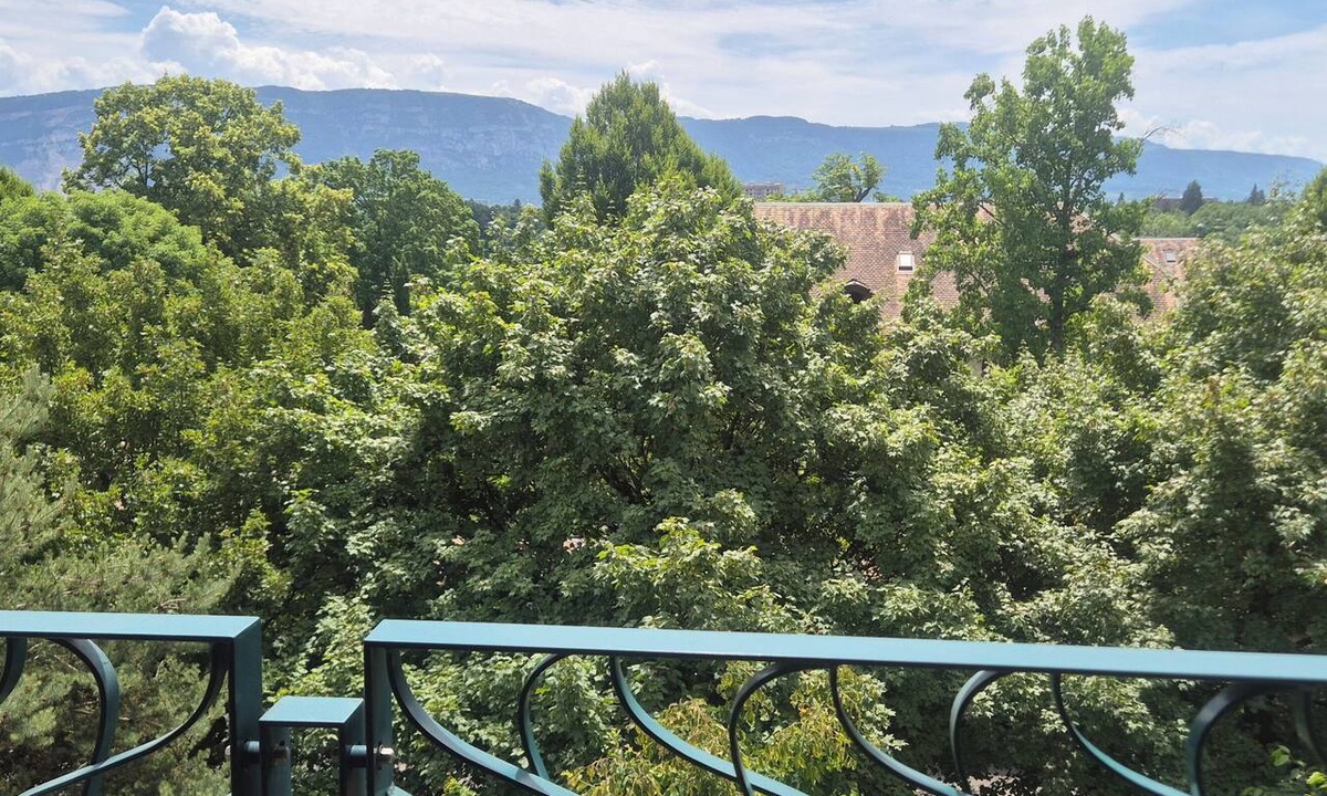 Concorde Apartment | Chic & Calm 3BR Flat – Ideal Location & Parking