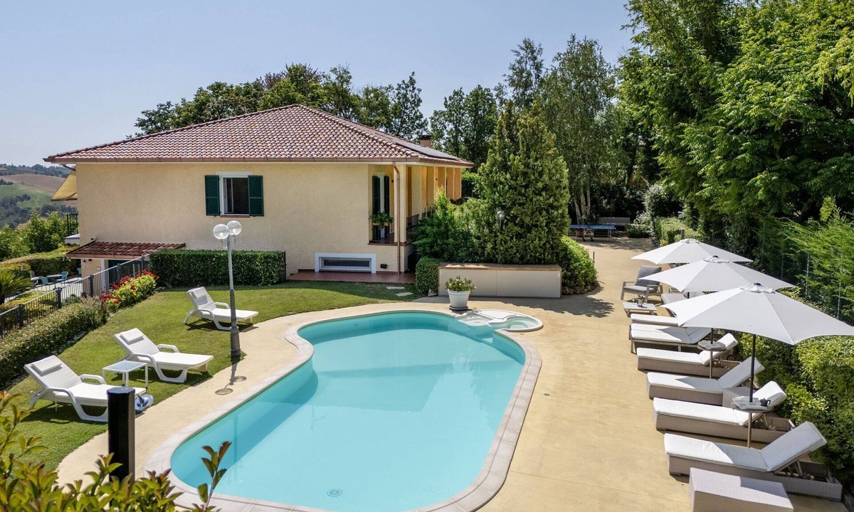 Mogliano Villa | Elegant and comfortable villa with pool and panoramic hillside views, about 30 minutes from the sea