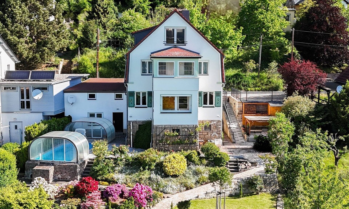 Dresden House | Holiday Home 'Weitblick' with Mountain View, Private Terrace and Wi-Fi