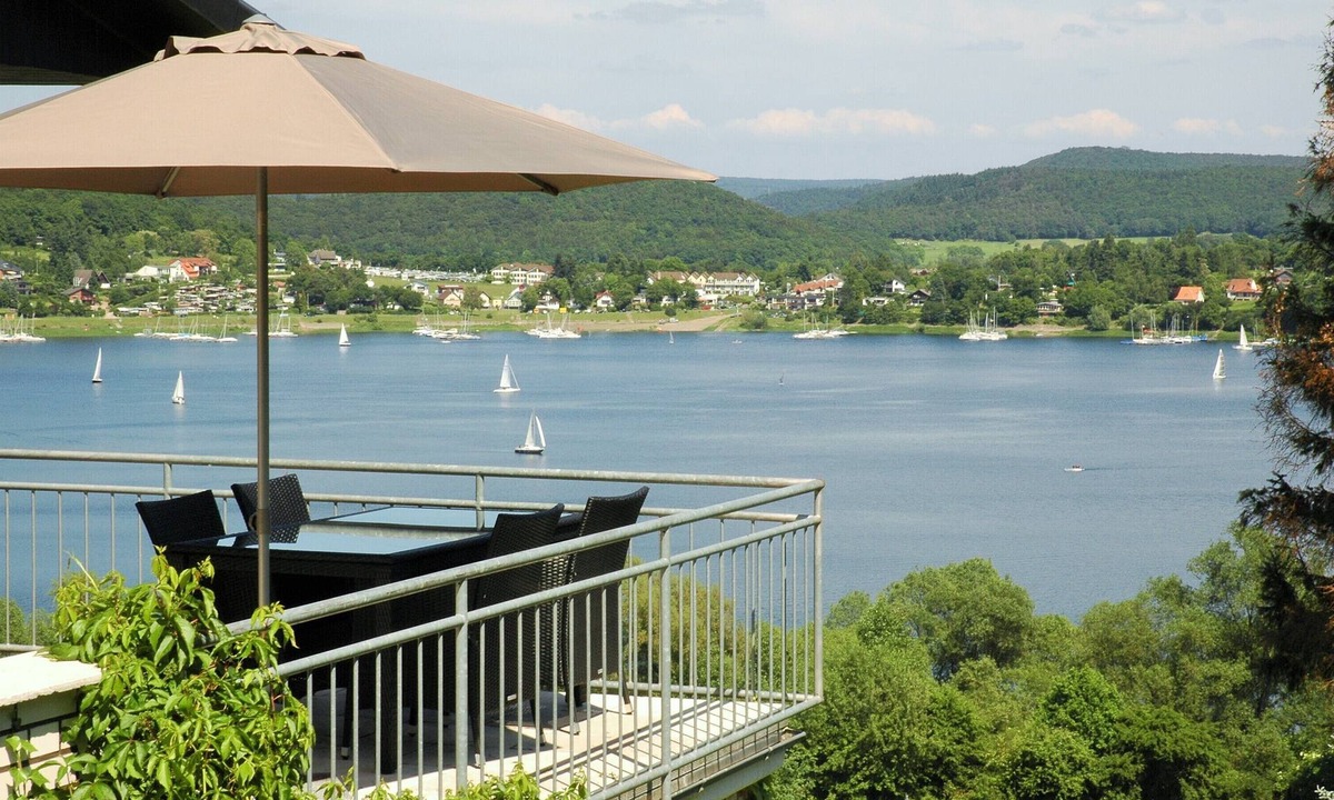 Scheid House | House in idyllic location with wonderful lake view, sauna, fireplace and pool (summer)