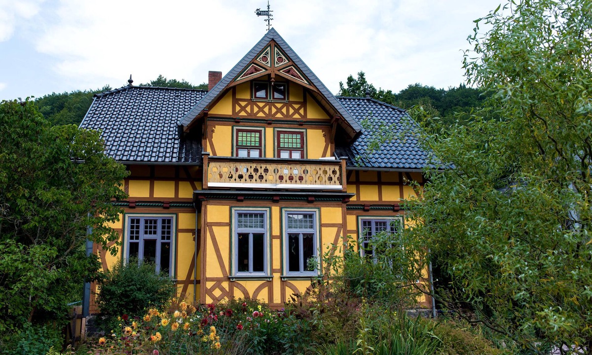 Grafenroda Apartment | Landhaus Kunterbunt at the forest and river with chicken and sheep in the Thuringian Forest