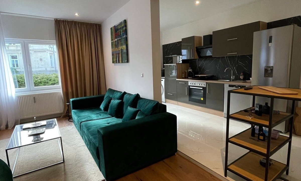 Crimmitschau Apartment | Large 105 square meter family apartment with marble bathroom and high standard.