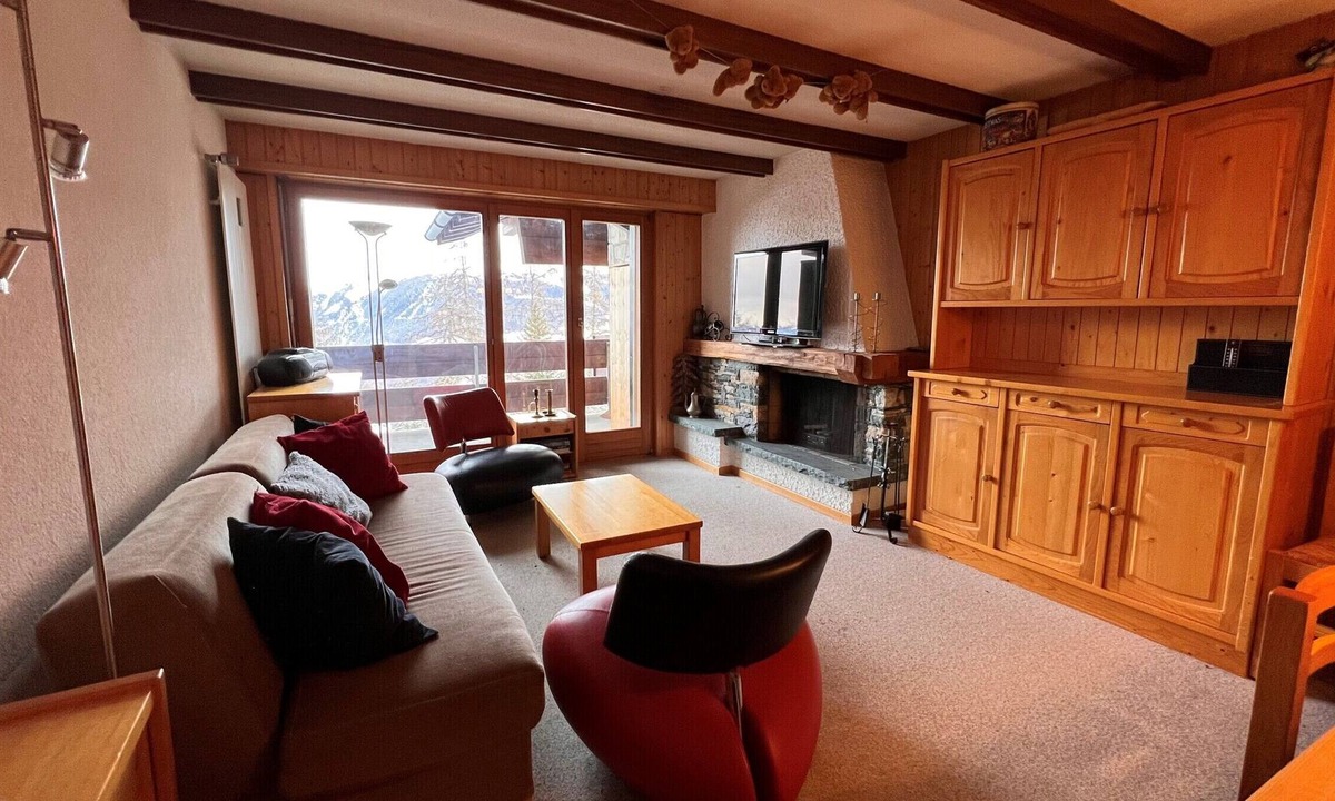 Vex Apartment | Les Mélèzes is located at the entrance of the resort, at the 1800 level of Les Collons. It is 800 me