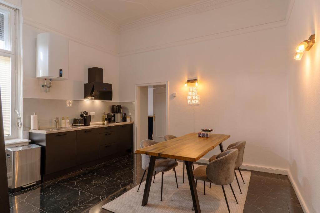 Wilmersdorf Apartment | Nofa Apartments - Altbau Apartments am Kudamm