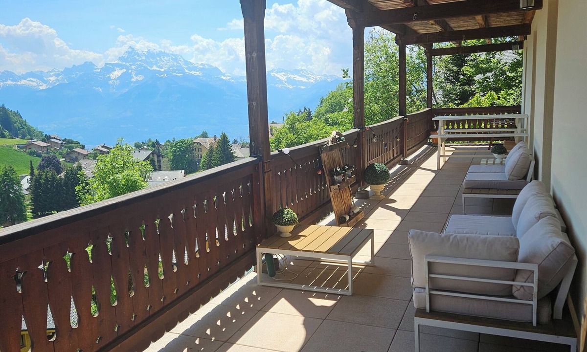 Leysin Apartment | Spacious central 5-room apartment