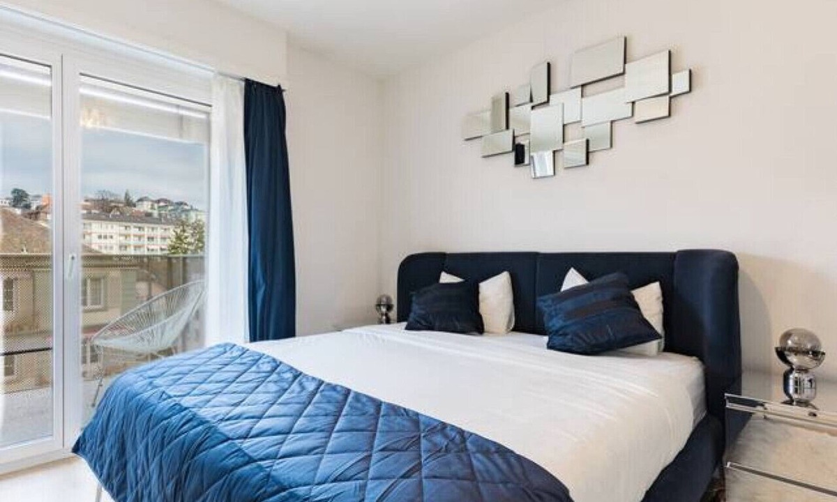 Lausanne Apartment | The Signature Blu Lakefront