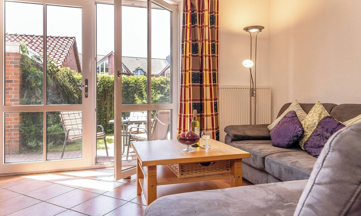 Carolinensiel Apartment | This bright holiday home on the ground floor offers on its approx.