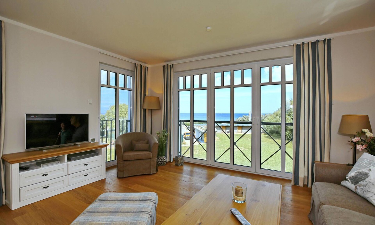 Heiligendamm Apartment | Vacation apartment for up to 4 people + dog with lake view, two balconies & beach
