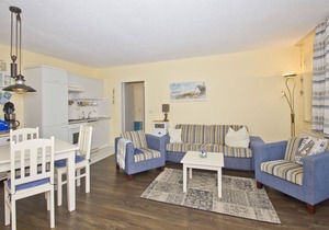 2-room vacation apartment close to the beach with balcony - Strandhaus Mönchgut FeWo 10 in Mönchgut OT Lobbe