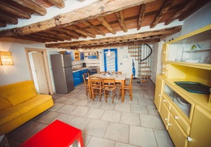Seventh Heaven' flat with shared pool in Massa