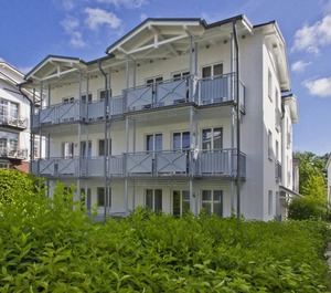 Villa Buskam Fewo Balkon Schwimmbadnutzung 