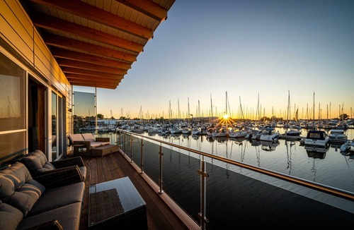 Kroeslin Boat Rental | 10. floating houses (105 m²) Triton with sauna - Floating House Triton with fireplace