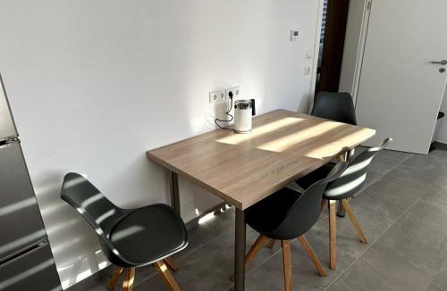 Bucha House | 4332tMMMDd