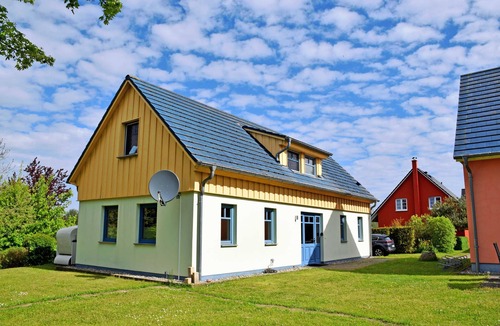 Lobbe Cottage | Apartment 3 Ostseehus with terrace - Holiday apartments on the Baltic Sea beach with