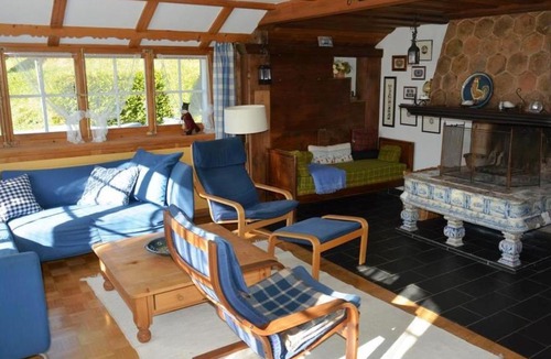 Saanenmoeser Apartment | Apartment La Ruche- Chalet Appartement-Fewo- Dusche oder Bad- WC 9-Bettwohnung by Interhome