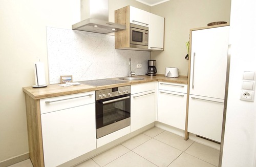 Lobbe Apartment | Beachfront apartment with terrace, use of swimming pool and sauna - Rex Rugia H-1010