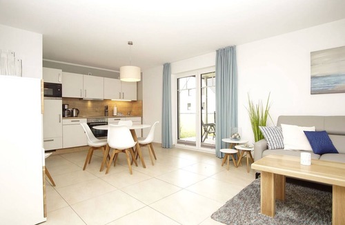 Gohren Apartment | Beachfront apartment with terrace, use of swimming pool and sauna - Rex Rugia H-1010 -
