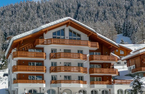Leukerbad Apartment | Beautiful apartment for 7 people with hot tub, WIFI, TV and balcony