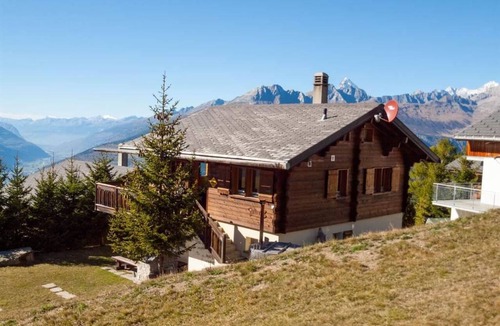 Rosswald Apartment | Chalet Fridi 4-Bettwohnung, Dusche, WC 4-Bettwohnung Erdgeschoss by Interhome