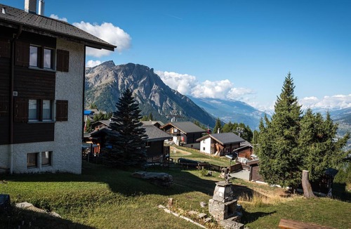 Rosswald Apartment | Chalet Sunnuterrasse Appartement/Fewo, Dusche, WC 4-Zimmerwohnung Dusche, WC by Interhome
