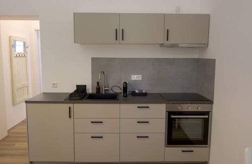 Lintorf Apartment | Completely renovated apartment in an older building in the heart of Ratingen with excellent transportation access