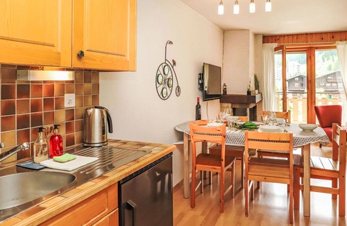 Noveli Apartment | Cosy apartment for 4 guests with WIFI, TV, balcony and pets allowed