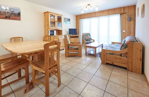 Granges Apartment | Cosy apartment for 8 people with WIFI, TV, balcony, pets allowed and panoramic view
