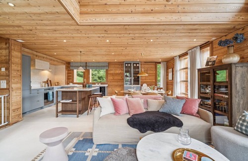 Grimentz Ski Chalet | Discover Chalet SkyLodge by Mrs Miggins, an elegant alpine retreat nestled in the heart of Grimentz,