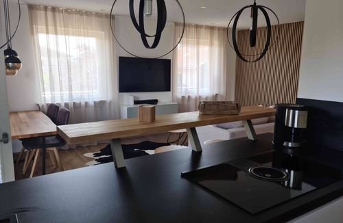 Seeon-Seebruck Apartment | Ferienwohnung 80 qm 1 Sep. Schlafzimmer für 1-4 Personen mit Balkon