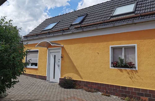 Saalfeld-Saale House | Holiday Home 'Ferienhaus Enger' with Private Terrace, Wi-Fi and Air Conditioning
