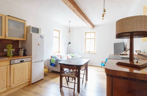 Paulinzella Apartment | Komfortable Ferienwohnung in Paulinzella mit Großem Garten by Interhome