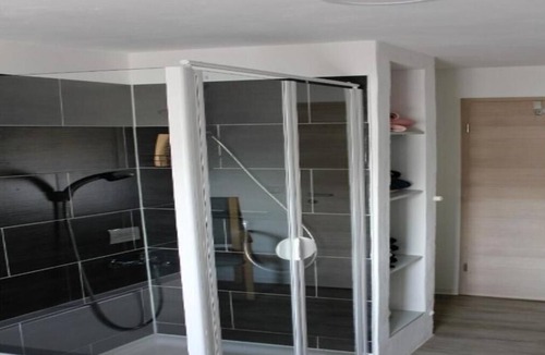 Mobisburg-Rhoda Apartment | Large vacation rental for groups and families with 3 bedrooms. Pet-friendly!
