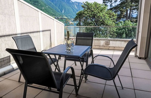 Montreux Apartment | Lovely apartment for 8 guests with A/C, WIFI, pool, TV, balcony and panoramic view
