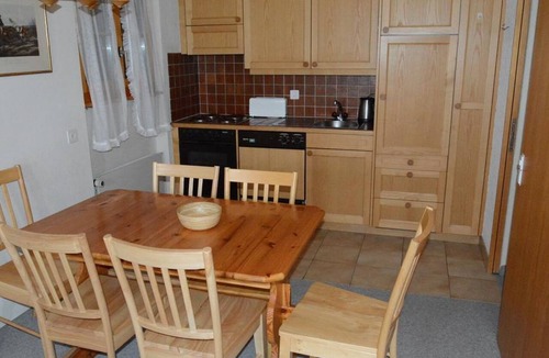 Schoenried Apartment | Mireille Nr. 4 Appartement/Fewo, Dusche oder Bad, WC 4-Bettwohnung by Interhome
