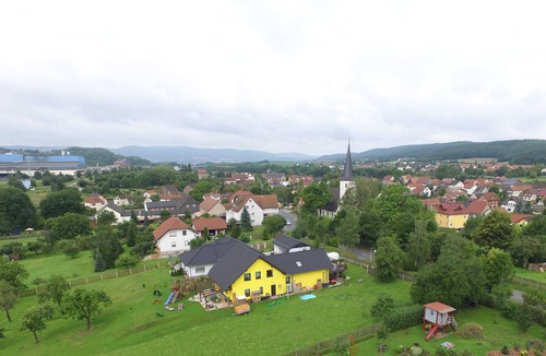 Unterwellenborn Apartment | Modern, new apartment with a spacious roof terrace, Cycling & Family Friendly