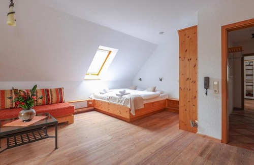 Hakenfelde Apartment | Mozart