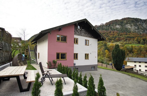 Marktschellenberg Apartment | Panorama vacation apartment Göllblick for 4 people with balcony and terrace, quiet location