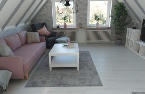 Friedeburg Apartment | Quiet and centrally located apartment (approx. 80m/2) Friedeburg "The gateway to the North Sea"