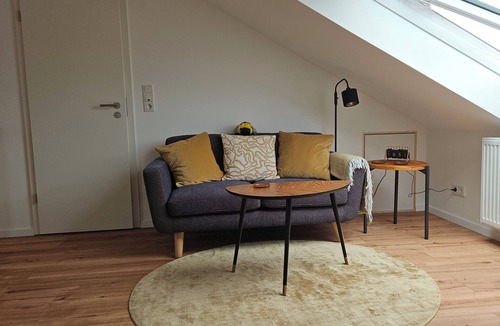 Holweide Apartment | Quiet attic studio in Cologne-Holweide, a 2-minute walk to the S-Bahn station for Deutz/Messe