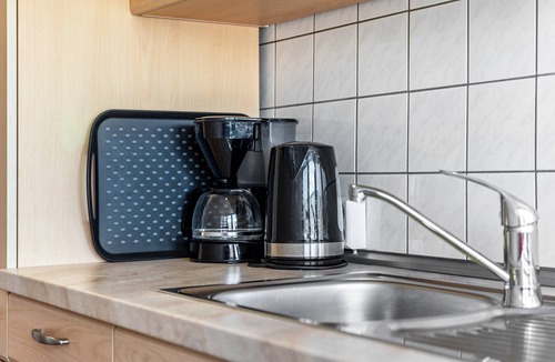 Gross Zicker Apartment | Studio '4' with Shared Garden and Wi-Fi