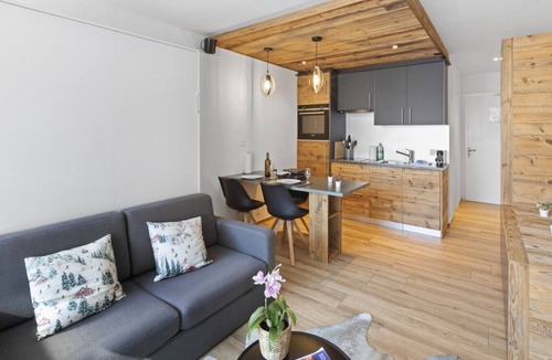 Noes Apartment | Studio rénové et élégant en plein centre