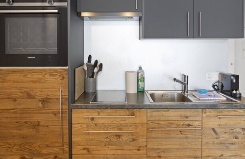 Noes Apartment | Studio rénové et élégant en plein centre