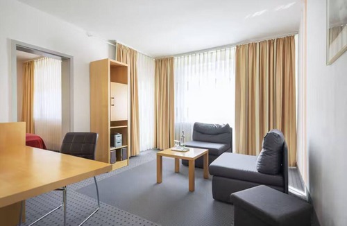 Suhl Hotel | Stylish Suite Escape | Pet Friendly | Walk to Stadtpark - 0.4 miles