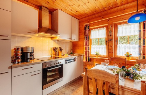 Steina Ski Chalet | The Fox Den - Log Cabin 3 - Quiet Cul-de-sac - 50m to Forest - Small Fenced Garden - 3 Dogs Welcome