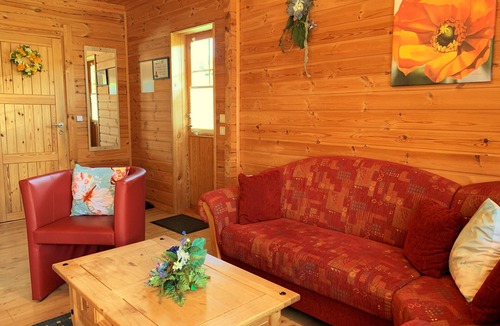 Steina Ski Chalet | The Fox Den - Log Cabin 3 - Quiet Cul-de-sac - 50m to Forest - Small Fenced Garden - 3 Dogs Welcome