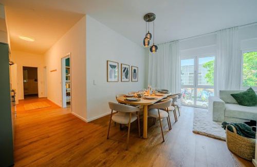 Gesundbrunnen Apartment | The Grand Parkside - for Groups & Families by OYA