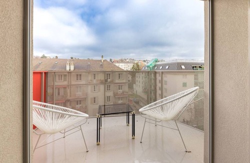 Lausanne Apartment | The Signature Blu Lakefront