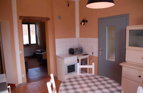 Teterow Apartment | Vacation apartment Gänseblümchen - I know a house by the forest.