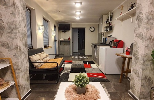 Uedesheim Apartment | Vacation apartment+indoor pool 26-28°/garden/terrace