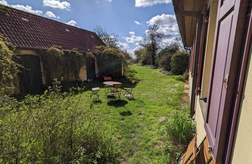 Herzfelde Apartment | Vacation apartment with natural garden on the outskirts of the village. Nearest bathing area and forest edge 500m